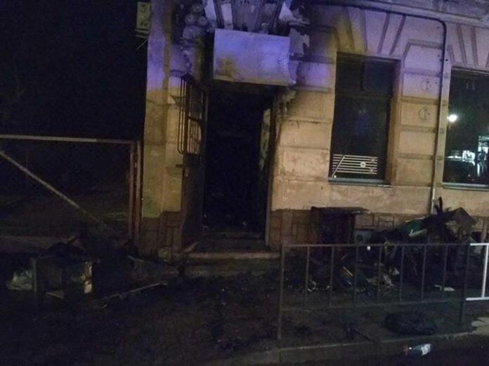 У Львові під час пожежі у будинку постраждала людина У Львові під час пожежі у будинку постраждала людина