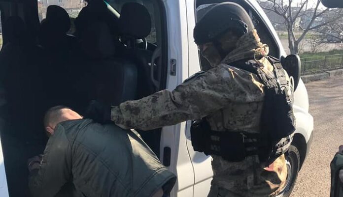 Аваков опублікував відео аварії в Одесі: поранених гвардійців добивав перехожий Аваков опублікував відео аварії в Одесі: поранених гвардійців добивав перехожий