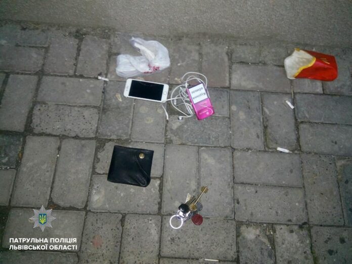 У Львові обікрали хмельниччанина у сильному алкогольному сп’янінні (фото) У Львові обікрали хмельниччанина у сильному алкогольному сп’янінні (фото)