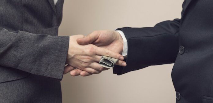 Чиновника ЛМР відсторонили від роботи через хабар Чиновника ЛМР відсторонили від роботи через хабар