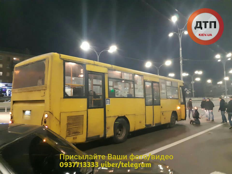 У Києві автобус збив трьох жінок на пішохідному переході (фото) - 2