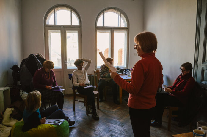 Актори-аматори з пенсійним посвідченням: як працює Театр Третього віку у Львові (фото) Актори-аматори з пенсійним посвідченням: як працює Театр Третього віку у Львові (фото)