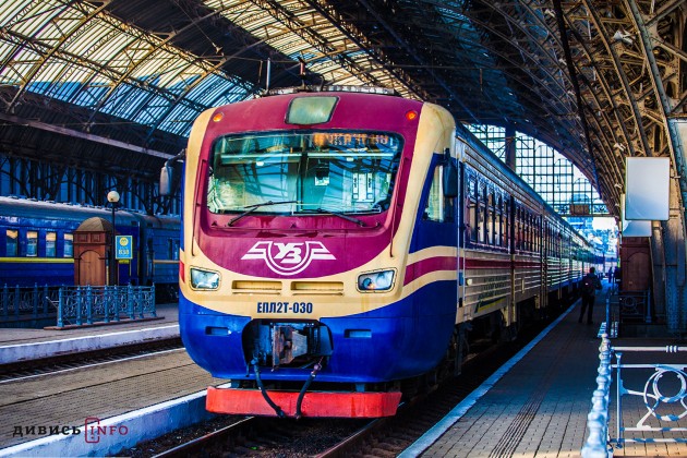 «Укрзалізниця» проголосила кінець епохи лінолеуму та червоних доріжок у потягах
