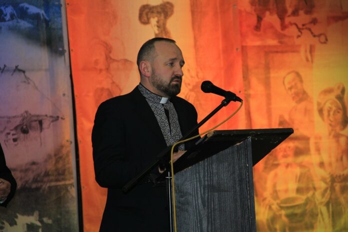 У Львові військовий капелан випустив CD-диск на підтримку Збройних Сил України У Львові військовий капелан випустив CD-диск на підтримку Збройних Сил України
