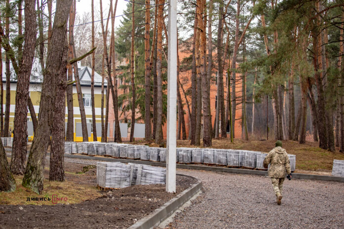 У військовому містечку у Бродах штаб реконструюють під житловий будинок У військовому містечку у Бродах штаб реконструюють під житловий будинок