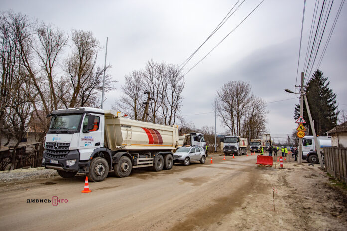 Як на Львівщині ремонтують дорогу Львів-Пустомити-Мединичі (фоторепортаж) Як на Львівщині ремонтують дорогу Львів-Пустомити-Мединичі (фоторепортаж)