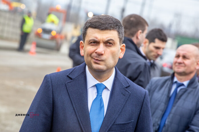 Гройсман на Львівщині розповів, що цьогоріч на ремонт доріг виділили рекордну суму Гройсман на Львівщині розповів, що цьогоріч на ремонт доріг виділили рекордну суму
