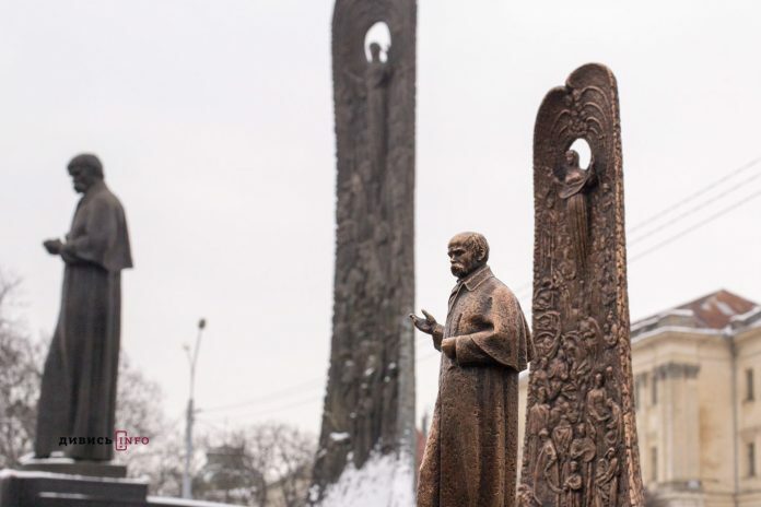 Рекорди та конкурси двійників: як у різні роки Львівщина вшановувала Шевченка (фото) Рекорди та конкурси двійників: як у різні роки Львівщина вшановувала Шевченка (фото)