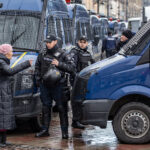 Загородження, перекритий рух і десятки поліцейських машин. Як зараз виглядає центр Львова (фото) - 23