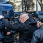 Загородження, перекритий рух і десятки поліцейських машин. Як зараз виглядає центр Львова (фото) - 13
