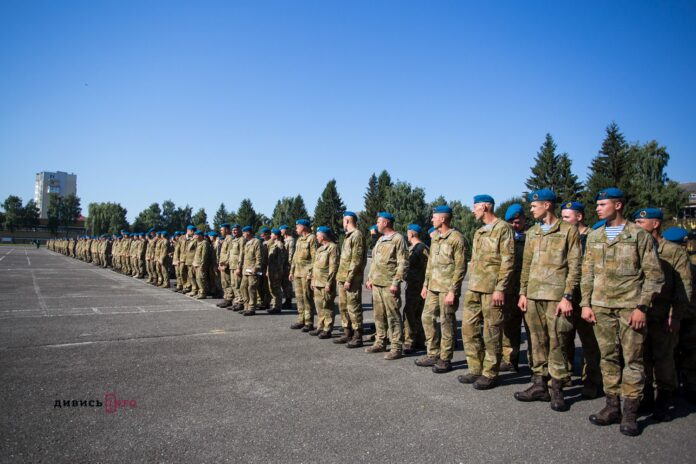 Політтехнологія на Львівщині: чому поширюють фейк про нібито уточнення списків призовників на дільницях Політтехнологія на Львівщині: чому поширюють фейк про нібито уточнення списків призовників на дільницях