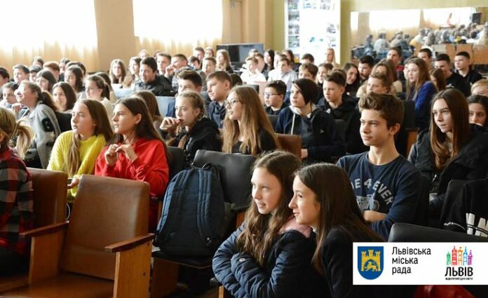 У Львові проводять презентації проекту «Булінг STOPS Тут» У Львові проводять презентації проекту «Булінг STOPS Тут»