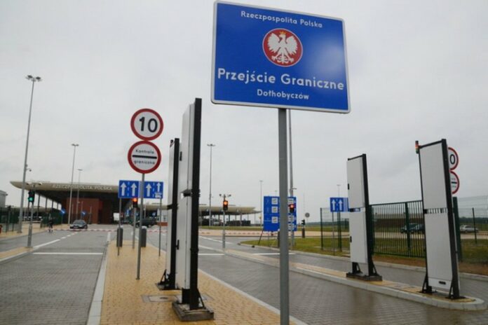 На кордоні з Польщею відсутні черги в пунктах пропуску На кордоні з Польщею відсутні черги в пунктах пропуску