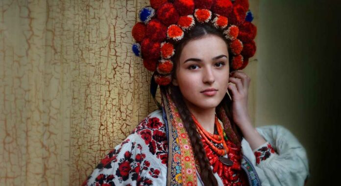 Таємничі коди предків: головні символи української вишивки (фото) Таємничі коди предків: головні символи української вишивки (фото)