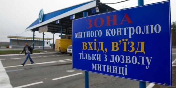 Українець, який їхав до Польщі, у паливному баку заховав понад 800 пачок сигарет Українець, який їхав до Польщі, у паливному баку заховав понад 800 пачок сигарет