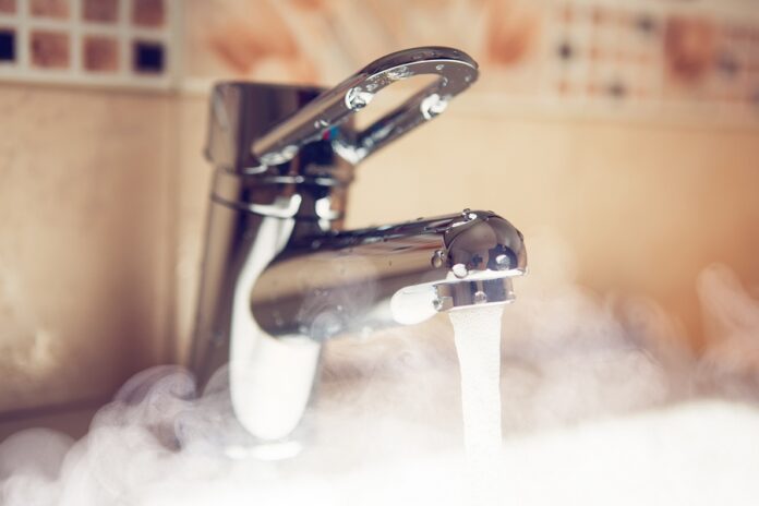 У Львові призупинено гаряче водопостачання до 9 будинків У Львові призупинено гаряче водопостачання до 9 будинків