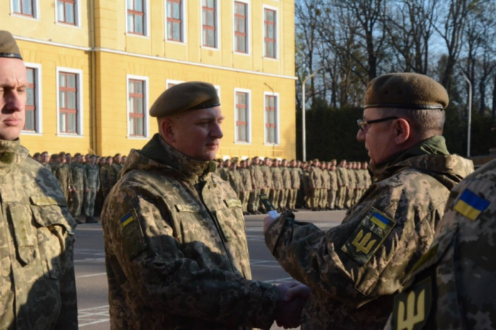 У Нацакадемії сухопутних військ вручили державні відзнаки військовослужбовцям У Нацакадемії сухопутних військ вручили державні відзнаки військовослужбовцям