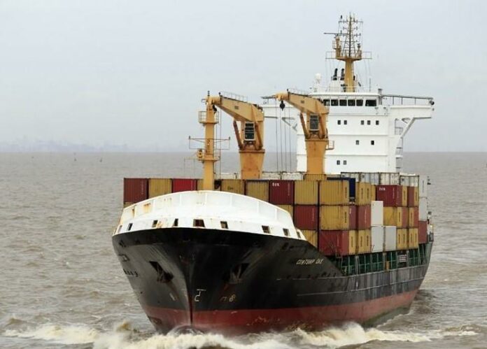 У Камеруні пірати захопили українських моряків У Камеруні пірати захопили українських моряків