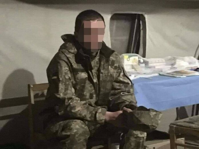 На полігоні у Житомирі офіцер збирав гроші з курсантів На полігоні у Житомирі офіцер збирав гроші з курсантів