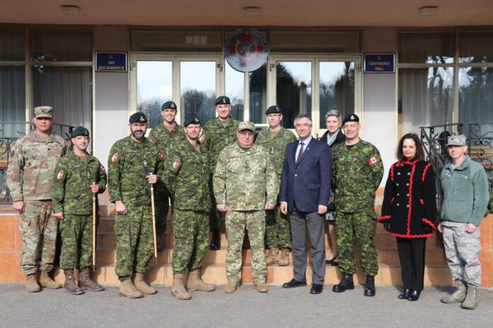 На Львівщині пройшла церемонія зміни командування операції «Unifier» (фото) На Львівщині пройшла церемонія зміни командування операції «Unifier» (фото)