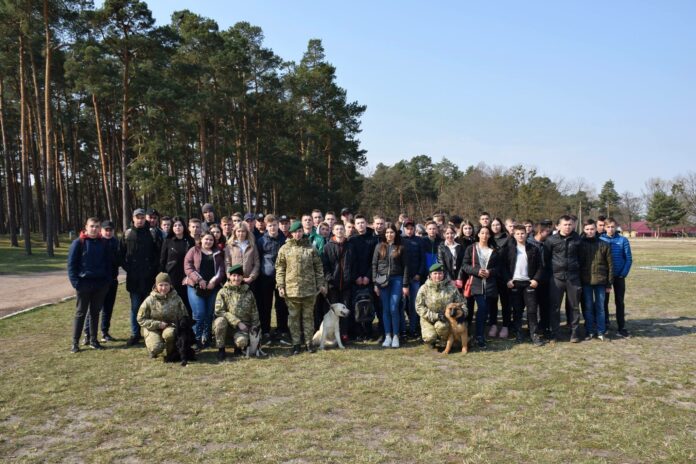 Львівські студенти завітали до “зелених беретів” (фото) Львівські студенти завітали до “зелених беретів” (фото)