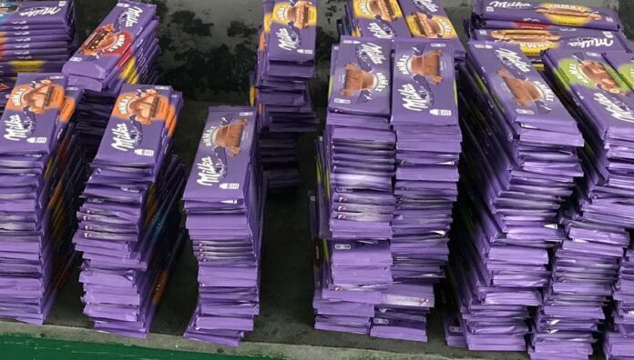 На кордоні на Львівщині за ніч вилучили понад тонну продуктів, сигарети, автомобілі, одяг та побутову техніку На кордоні на Львівщині за ніч вилучили понад тонну продуктів, сигарети, автомобілі, одяг та побутову техніку