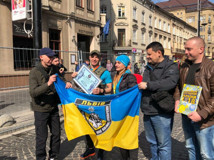 Львівський патрульний встановив Національний рекорд, пробігши напівмарафон у бронижелеті Львівський патрульний встановив Національний рекорд, пробігши напівмарафон у бронижелеті
