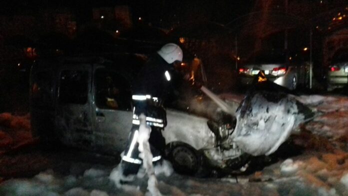 У Львові згорів автомобіль У Львові згорів автомобіль