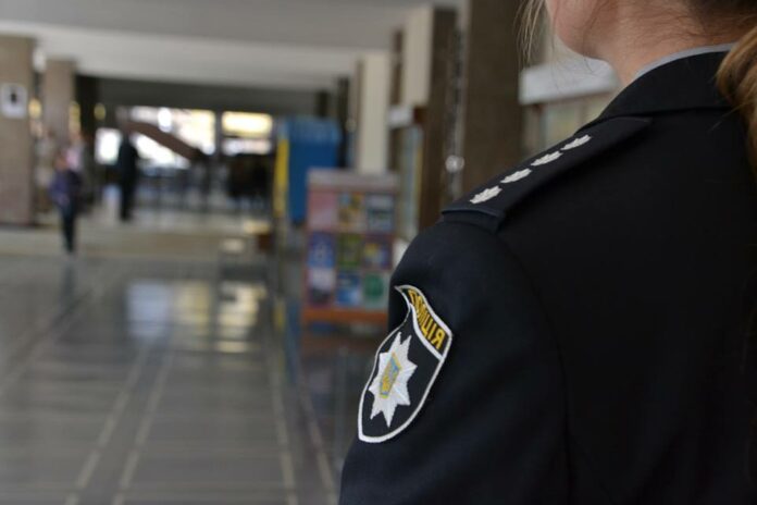 Порядок на дільницях Львівщини забезпечують понад вісім з половиною тисяч правоохоронців Порядок на дільницях Львівщини забезпечують понад вісім з половиною тисяч правоохоронців