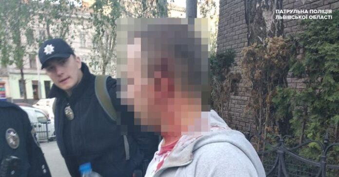 У Львові затримали 8 осіб, які пограбували чоловіка У Львові затримали 8 осіб, які пограбували чоловіка