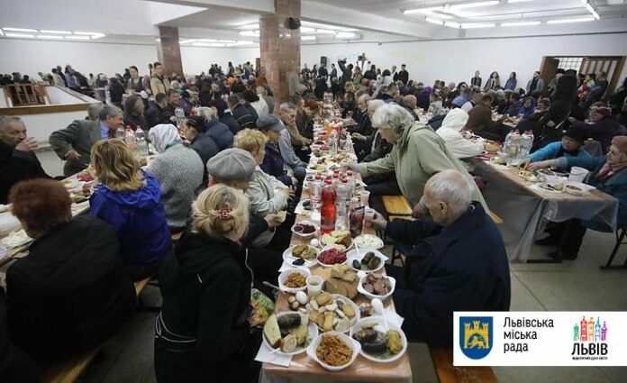 У Львові організували Великодній сніданок для потребуючих У Львові організували Великодній сніданок для потребуючих
