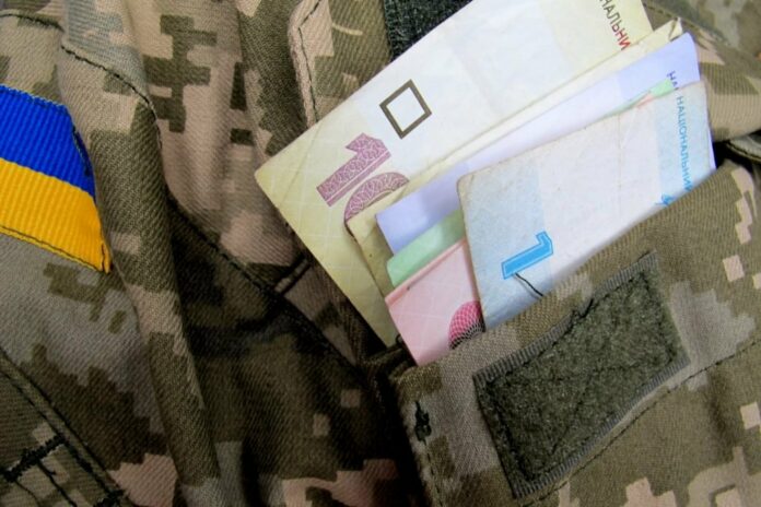 Військові на Донбасі отримуватимуть більше грошей Військові на Донбасі отримуватимуть більше грошей