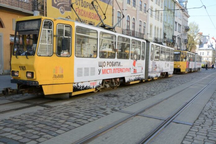 У Львові курсуватимуть унікальні «Читай-трамваї» У Львові курсуватимуть унікальні «Читай-трамваї»