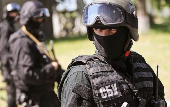 СБУ викрила працівника Нацполіції на співпраці з російськими спецслужбами (відео) СБУ викрила працівника Нацполіції на співпраці з російськими спецслужбами (відео)