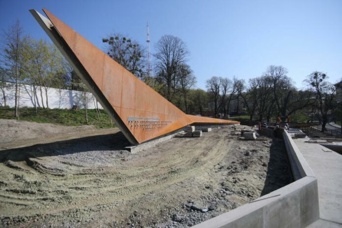 Меморіал пам’яті Героїв Небесної Сотні у Львові збудували вже на 30% Меморіал пам’яті Героїв Небесної Сотні у Львові збудували вже на 30%