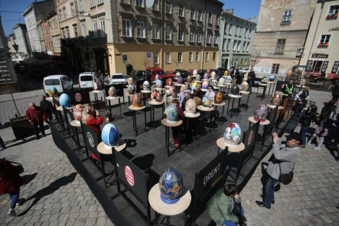 У Львові на площі Музейній триває дев’ятий «Фестиваль писанок» У Львові на площі Музейній триває дев’ятий «Фестиваль писанок»