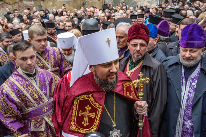Тисячі львів’ян прийшли на спільну молитву з головою ПЦУ Епіфанієм (фоторепортаж) Тисячі львів’ян прийшли на спільну молитву з головою ПЦУ Епіфанієм (фоторепортаж)
