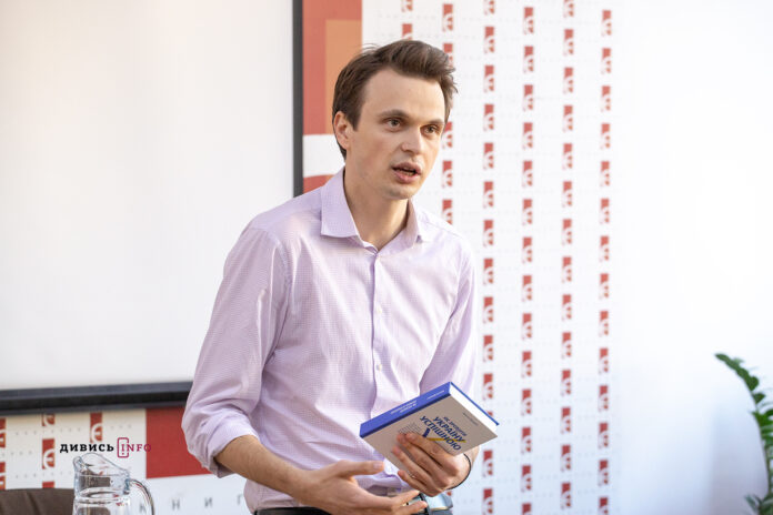 «Як зробити Україну успішною?» У Львові презентували книгу інтерв’ю з відомими та авторитетними українцями (фото) «Як зробити Україну успішною?» У Львові презентували книгу інтерв’ю з відомими та авторитетними українцями (фото)