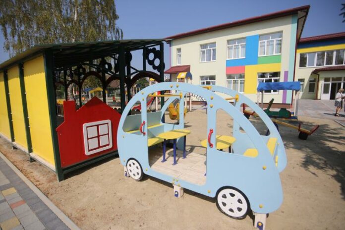 Львів виділив 5,5 мільйона гривень на розвиток освітньої галузі у Винниках Львів виділив 5,5 мільйона гривень на розвиток освітньої галузі у Винниках