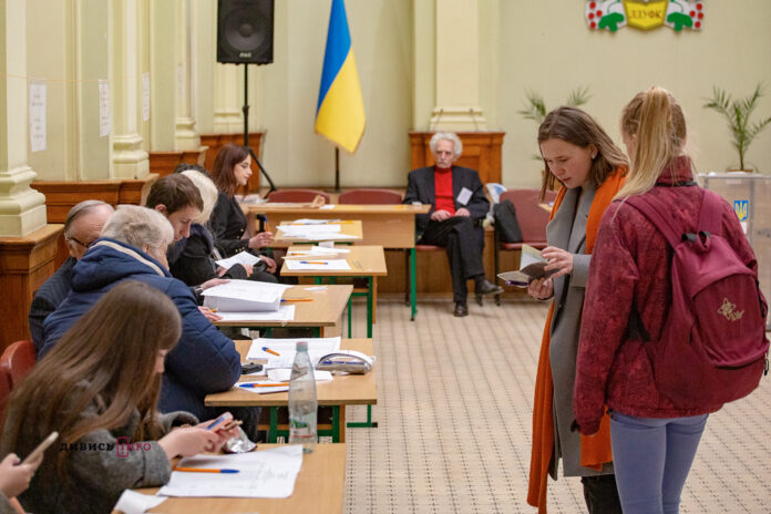 В Україні закрилися виборчі дільниці В Україні закрилися виборчі дільниці