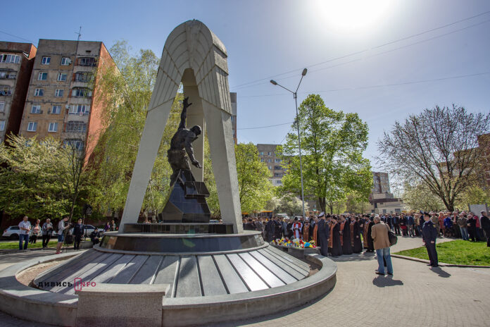 У Львові вшанували пам’ять ліквідаторів Чорнобильської аварії (фото) У Львові вшанували пам’ять ліквідаторів Чорнобильської аварії (фото)
