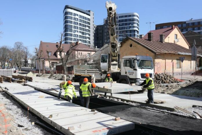 Через 2−3 місяці на Замарстинівській відкриють перші відремонтовані ділянки Через 2−3 місяці на Замарстинівській відкриють перші відремонтовані ділянки