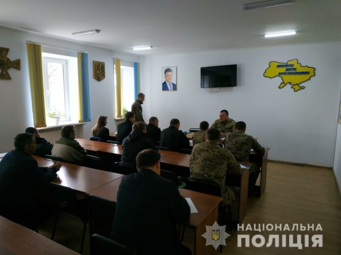 Львівські дільничні разом з прикордонниками обговорили проблеми в міграційній сфері (фото) Львівські дільничні разом з прикордонниками обговорили проблеми в міграційній сфері (фото)