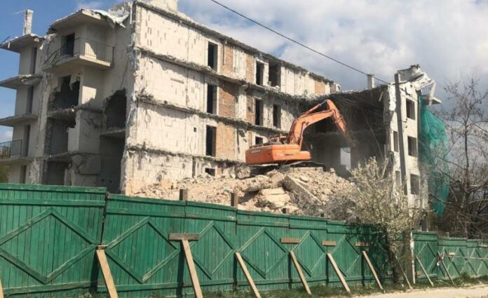 Як триває демонтаж незаконної багатоповерхівки на Личаківській (фото) Як триває демонтаж незаконної багатоповерхівки на Личаківській (фото)