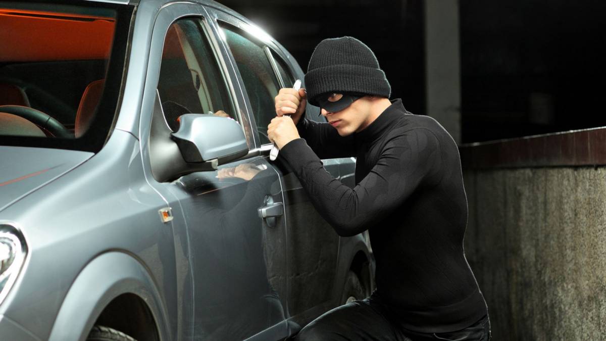 На Львівщині 19-річний юнак викрав автомобіль. Поліцейські порушили справу