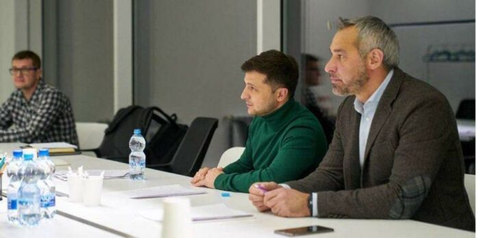 Дружина Зеленського пояснила, чому він ігнорує журналістів Дружина Зеленського пояснила, чому він ігнорує журналістів