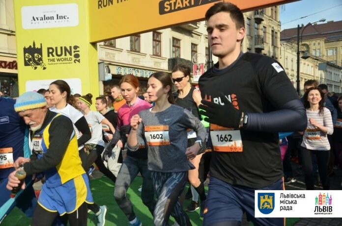 У Львівському напівмарафоні беруть участь більше двох тисяч учасників (фото) У Львівському напівмарафоні беруть участь більше двох тисяч учасників (фото)