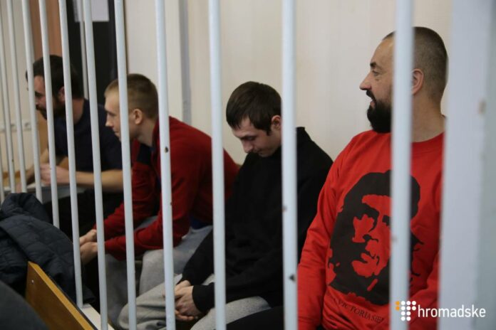 Російський суд продовжив арешт 12 українським морякам Російський суд продовжив арешт 12 українським морякам