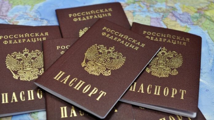 Після виборів на Донбасі роздаватимуть російські паспорти, – ЗМІ Після виборів на Донбасі роздаватимуть російські паспорти, – ЗМІ