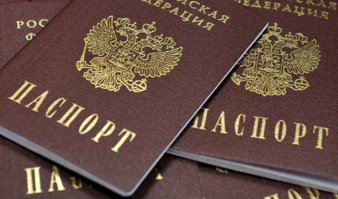 Путін підписав указ про видачу російських паспортів жителям ОРДЛО Путін підписав указ про видачу російських паспортів жителям ОРДЛО